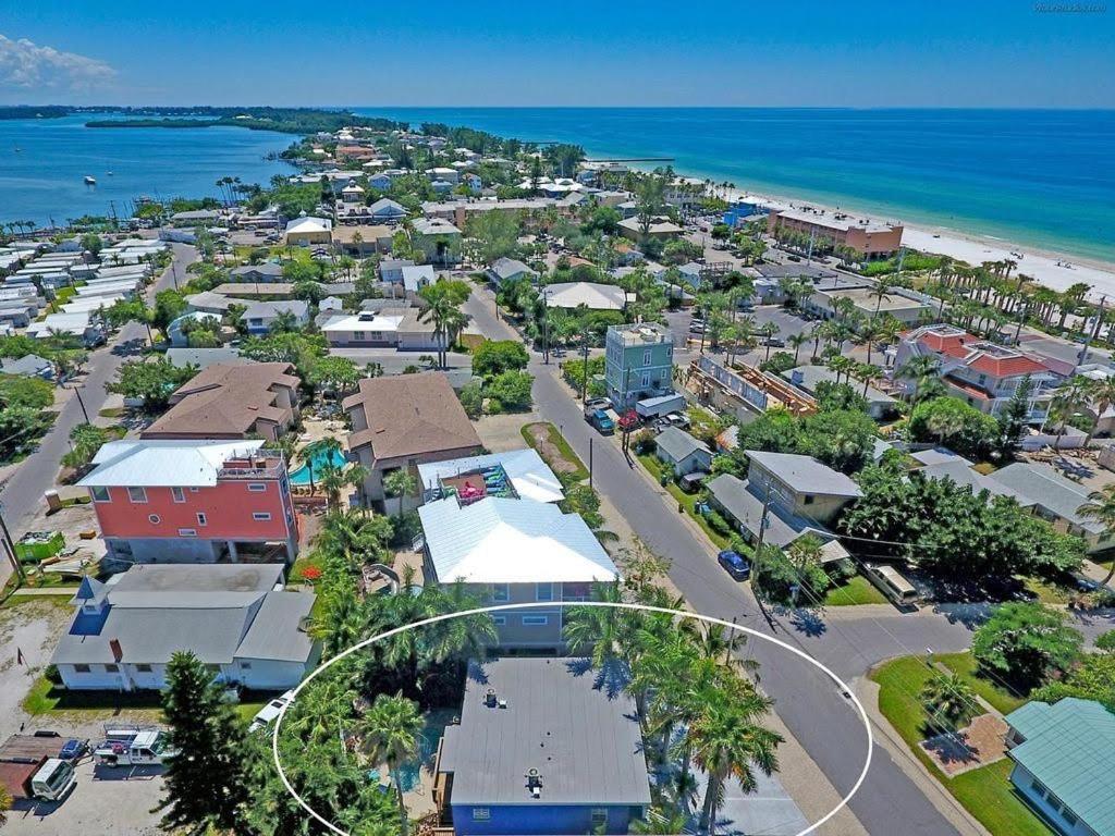 Beach getaway pool condo between the island marina&beach Bradenton Beach Buitenkant foto
