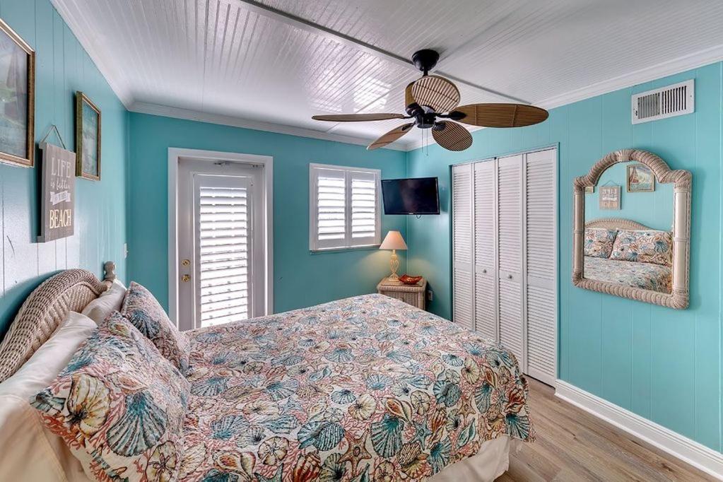 Beach getaway pool condo between the island marina&beach Bradenton Beach Buitenkant foto