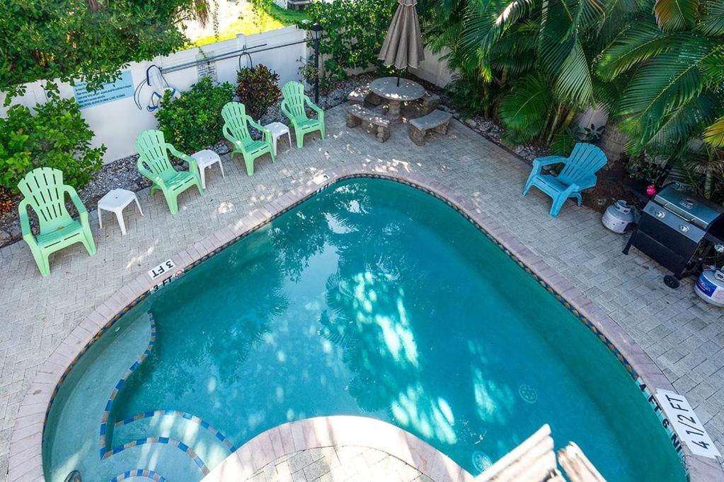 Beach getaway pool condo between the island marina&beach Bradenton Beach Buitenkant foto