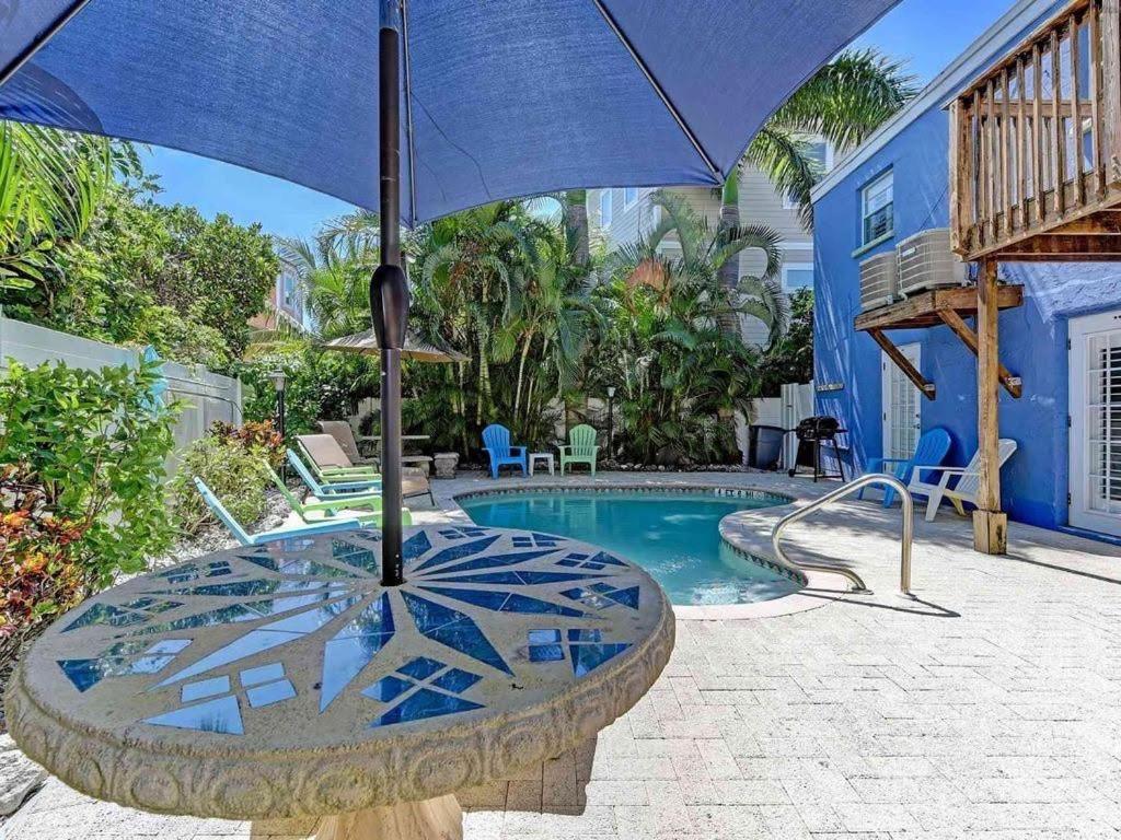 Beach getaway pool condo between the island marina&beach Bradenton Beach Buitenkant foto