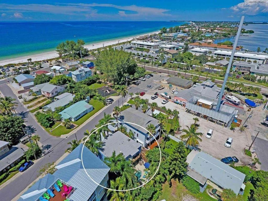 Beach getaway pool condo between the island marina&beach Bradenton Beach Buitenkant foto