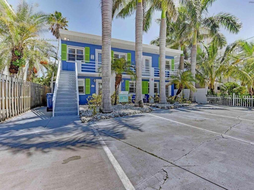 Beach getaway pool condo between the island marina&beach Bradenton Beach Buitenkant foto