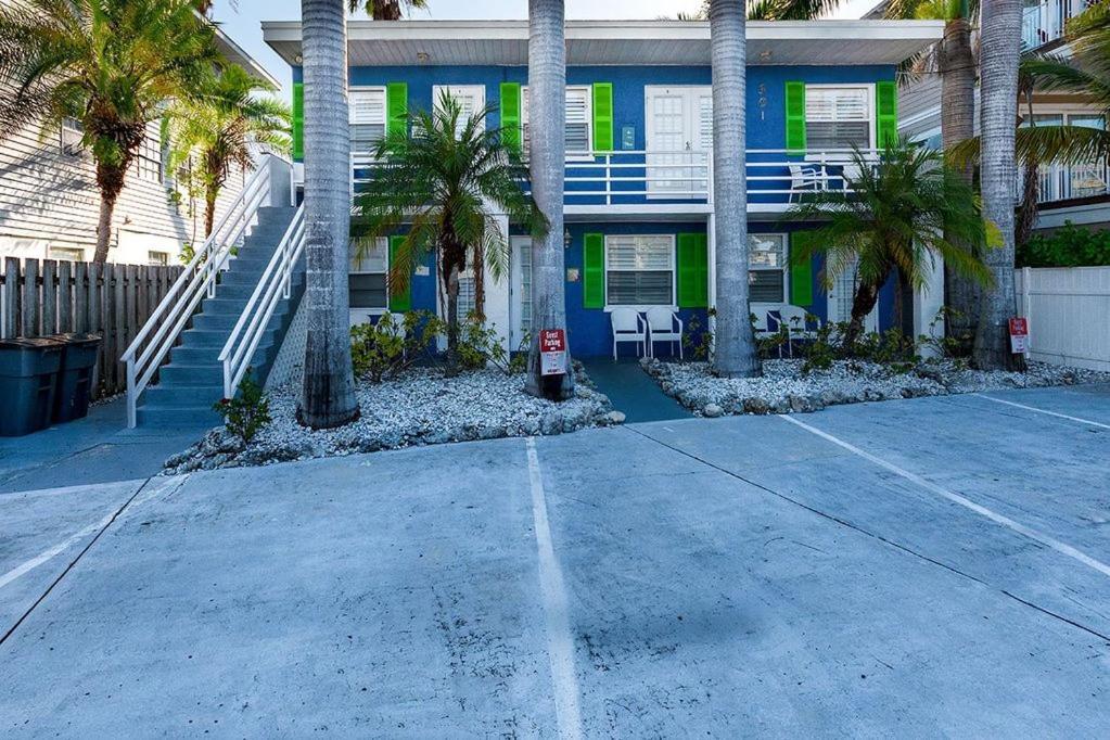 Beach getaway pool condo between the island marina&beach Bradenton Beach Buitenkant foto