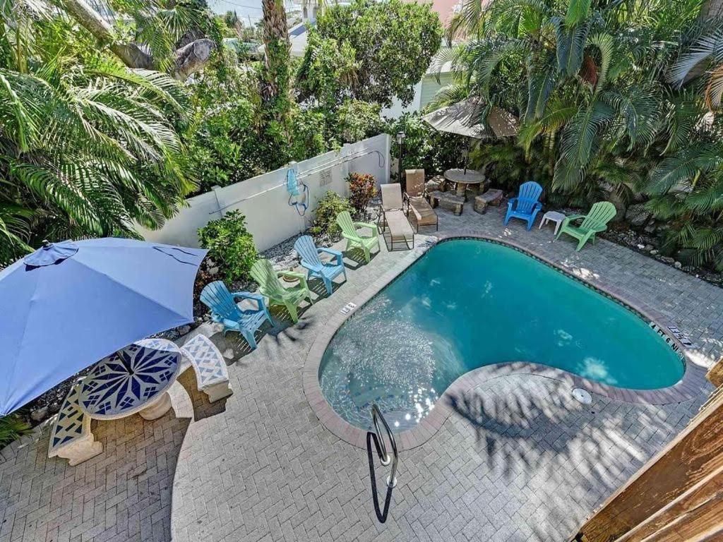 Beach getaway pool condo between the island marina&beach Bradenton Beach Buitenkant foto